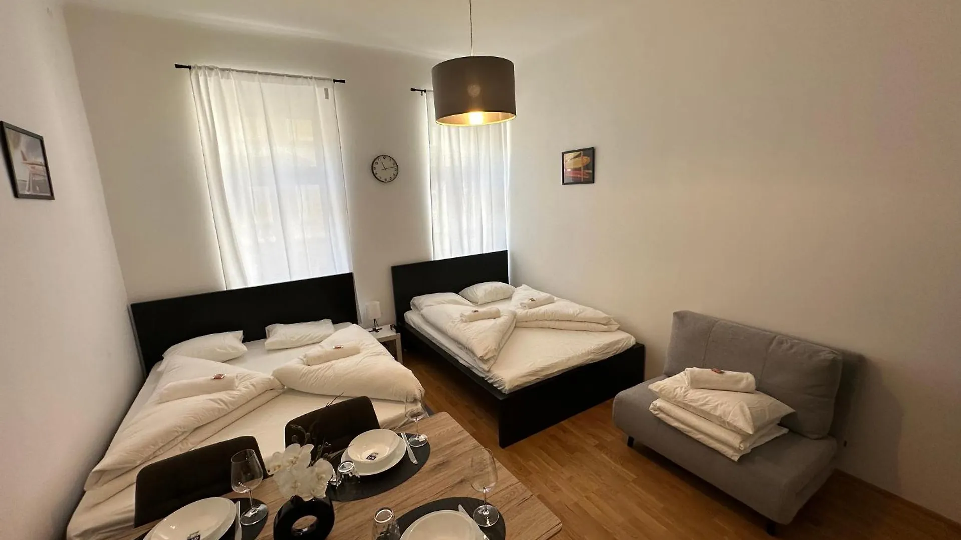 Cozy-5-Person Apartment In Vienna 5
