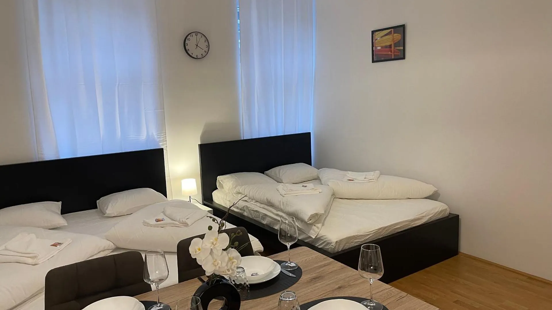 Cozy-5-Person Apartment In Vienna 5