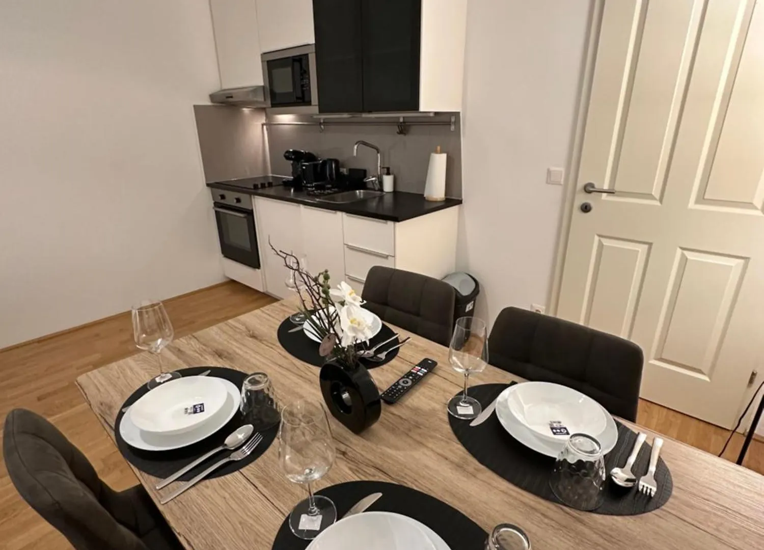 Cozy-5-Person Apartment In Vienna 5