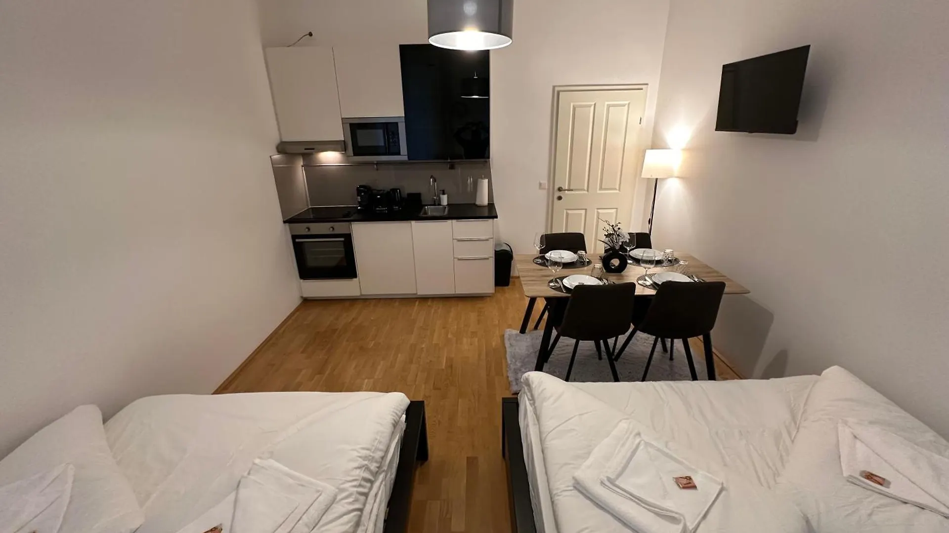 Cozy-5-Person Apartment In Vienna 5