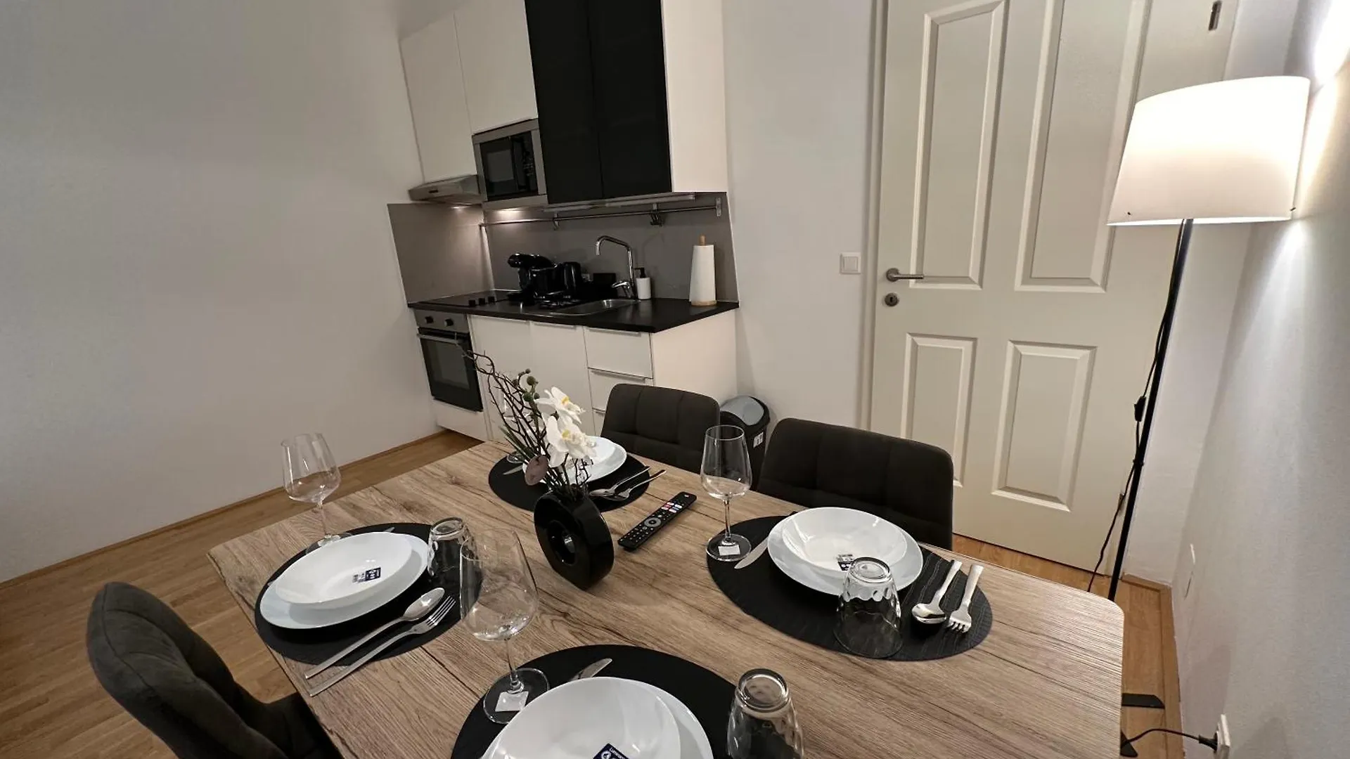 Cozy-5-Person Apartment In Vienna 5